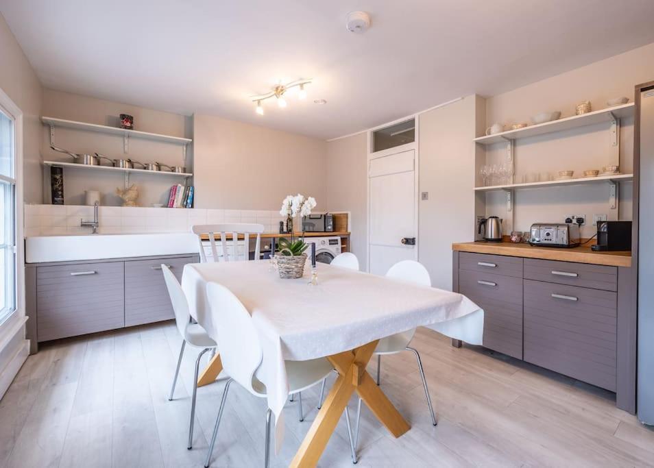 Beautiful & Spacious Retreat In Winchester Buitenkant foto